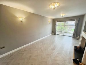 Lounge- click for photo gallery